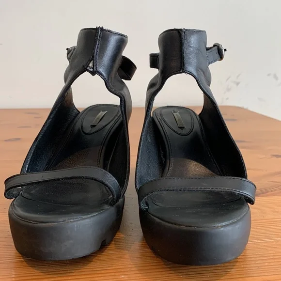 Max Studio black wedge. - Picture 2 of 7